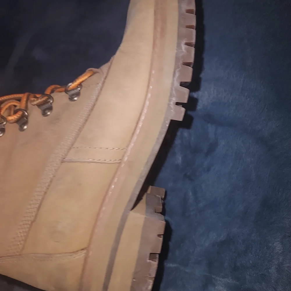 Tan Women's Boots with White Fur Lining